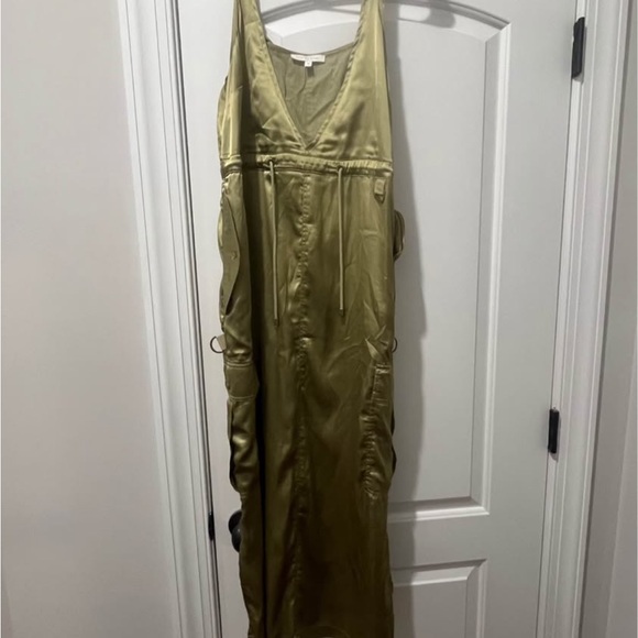 Chic Gold Maxi Dress - Picture 1 of 3